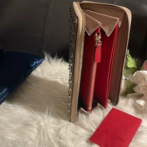 Valentino Garavani Rockstud All Over Gold Crackle Zippy Wallet